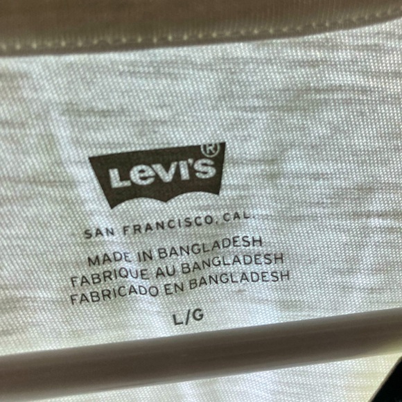 Two NWT Levi’s T-Shirts 🪴 - Picture 4 of 10
